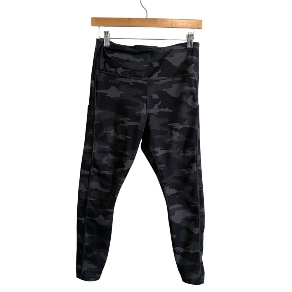 Athleta Athleisure Workout Ultimate Camo 7/8 Tight Size Medium Pocket Leggings